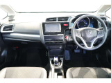 操作性に優れた運転席となります!小物入れや各ボタンの配置にこだわり、使いやすいです!座り心地もよく視認性も良好なのでロングドライブもお任せ下さい!