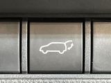 【パワーバックドア】スマートキーや運転席のボタンを押すだけでリアゲートが自動で開閉します!荷物を持っている時や、高い位置にあるバックドアを閉める際に便利な機能です♪