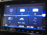 フルセグTVを搭載。CD/DVD再生、Bluetoothオーディオに対応しています。