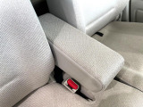 【アームレスト】運転中の身体の負担を軽減してくれるアームレストを装備♪