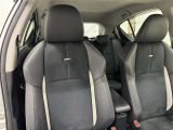 高いホールド性で運転姿勢が安定します。長距離ドライブでも疲れにくいのが魅力です。