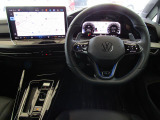 《インパネ》 見やすさと操作性を考慮したレイアウトを採用し、快適な運転環境を実現しています。