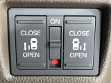 【両側パワースライドドア】スマートキーや運転席のスイッチで後席両側スライドドアの開閉が可能♪電動だから力を入れてドアを開ける必要が無く、小さなお子様でも簡単に開け閉めでき快適です♪