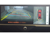 パノラミックビューモニター付きです。車両を上から見たような映像をディスプレイオーディオ画面に表示。運転席からの目視だけでは見にくい、車両周辺の状況をリアルタイムでしっかり確認できます。