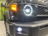 【LEDヘッドライト】悪天候や夜間走行時も良好な視界を確保し安心して運転できる高輝度LEDヘッドライトを装備!点灯速度が早く、消費電力も抑えられています。