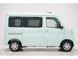 県内13店舗にて常時500台以上ダイハツ車を展示中です。見て、触って、納得のいく一台をぜひ見つけてください。