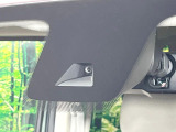 【三菱e-Assist】走行中に前方の車両等を認識し、衝突しそうな時は警報とブレーキで衝突回避と被害軽減をアシスト。より安全にドライブをお楽しみいただけます。