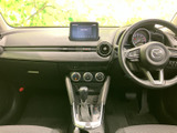 運転席からの視界は広く、操作性も良好。快適なドライビングサポート機能が、日々の運転を安心してお任せできます。