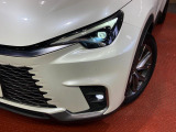 【LEDヘッドライト】悪天候や夜間走行時も良好な視界を確保し安心して運転できる高輝度LEDヘッドライトを装備!点灯速度が早く、消費電力も抑えられています。