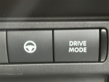 【ハンドル支援】左右のレーンマーカーを検出し、車線中央付近を走行するようにステアリングを制御し、運転者のハンドル操作を支援します。機能には限界があるためご注意ください。