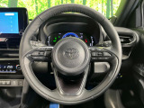 【ステアリングヒーター】冬場に冷たくなりやすい革巻きステアリングを、スイッチ一つで素早く適温に!エアコンよりも早く温まってくれるので、寒い日の運転も快適になりますね♪