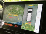 狭い場所での駐車も安心。後方の状況を画面で確認できるので、安全な運転をサポートします。ガイドライン表示も便利です。
