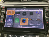 多彩なソースに対応し、高音質なサウンドを楽しめます。直感的な操作性で、ドライバーは運転に集中できます。使いやすさが魅力です。