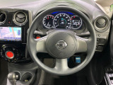 インテリアに合わせたデザインのステアリングは、運転される方のことも考え、運転しやすい形状、大きさです。是非一度、実際に触ってお確かめください。