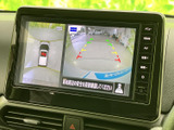 狭い場所での駐車も安心。後方の状況を画面で確認できるので、安全な運転をサポートします。