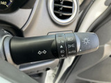 操作しやすい位置に配置されたウインカーレバー。スムーズな操作で、安全な車線変更をサポートします。直感的な操作が可能です。