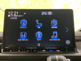 各種情報を表示するモニターは、運転に必要な情報を一目で確認できます。運転状況を把握しやすく、安全運転をサポートします。