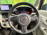 インテリアに合わせたデザインのステアリングは、運転される方のことも考え、運転しやすい形状、大きさです。是非一度、実際に触ってお確かめください。