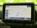 見やすい地図表示で、初めての道も安心。目的地設定も簡単に行え、スムーズなナビゲーションをサポートします。運転に集中できますね。