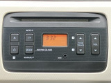 シンプルで使いやすいオーディオシステムが搭載されています。CDやAUXの入力に対応し、快適なドライブをサポートします。日常の移動からレジャーまで、様々なシーンで活躍します。