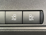 【両側パワースライドドア】スマートキーや運転席のスイッチで後席両側スライドドアの開閉が可能♪電動だから力を入れてドアを開ける必要が無く、小さなお子様でも簡単に開け閉めでき快適です♪