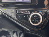 【オートエアコン】一度お好みの温度に設定すれば、車内の温度を検知し風量や温度を自動で調整。暑い&hellip;寒い&hellip;と何度もスイッチ操作をする必要はありません。快適な車内空間には必須の機能ですね♪
