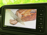 停車中に楽しめるTV機能で、待ち時間も有効活用できます。旅の休憩時や、ちょっとした合間に番組をチェックするのに最適です。快適な空間を提供します。