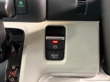 電子制御パーキングブレーキは信号待ちでも便利。いつもより運転がラクになるはずです。