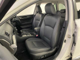 厚みがあって、座り心地のいいシート。運転席も助手席もリラックスしてゆったりと座れます♪
