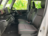 運転席からの眺めは良好で、周囲の状況を把握しやすい設計です。操作性にも優れ、快適な運転をサポートします。