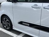 スムーズな開閉で、乗降がしやすいドア。洗練されたデザインが、車内空間をより上質に感じさせます。