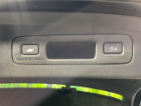 【パワーバックドア】スマートキーや運転席のボタンを押すだけでリアゲートが自動で開閉します!荷物を持っている時や、高い位置にあるバックドアを閉める際に便利な機能です♪