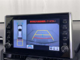 バックモニター付なので後退時に後方が見えるので安心。 車は構造上、死角がたくさんなので万が一を考えると必須ですね。 あくまで補助の為の装備、バックは目視で確認する事が重要ですよ。