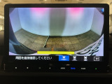 【バックカメラ】運転が苦手な方も車庫入れラクラクです!ギアをリバースに入れれば自動的に切り換わりますので、面倒な操作は不要です♪狭い駐車場もお車を傷つけず安心ですね!