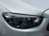 人間工学をもとに設計されたメルセデス・ベンツのシートは、柔らか過ぎず長距離のドライブでも疲れにくい構造になっております。車の運転で腰に負担を感じられる方は是非一度お試しください。