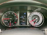 視認性の高いメーター類が、運転に必要な情報を的確に伝えます。走行距離や燃費など、様々なデータを一目で確認できます。