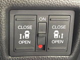 【両側パワースライドドア】スマートキーや運転席のスイッチで後席両側スライドドアの開閉が可能♪電動だから力を入れてドアを開ける必要が無く、小さなお子様でも簡単に開け閉めでき快適です♪
