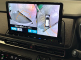 マルチビューカメラを装備!車両の前後・左右に設置されたカメラの映像で、周囲の状況確認をサポート。上空から見下ろしたような映像も表示でき、狭い場所での駐車や取り回しにも心強い機能です。