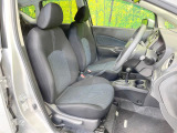 運転席まわりには十分なスペースがあり、大柄な方でもゆったり運転していただける環境です。