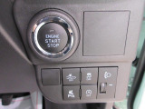 ダイハツのお店では、ダイハツ車を知り尽くしたプロフェッショナルが、専用の診断機器を使って各システムを点検しております。