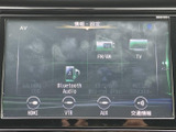 多様なメディアに対応し、車内でのエンターテイメントを充実。様々なコンテンツを一台で楽しめます。