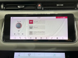 ナビゲーションオーディオは、道案内(ナビ)と音楽やラジオ(オーディオ)が一体化した車載システムです。大画面でルートを確認しながら音楽を楽しめ、案内音声が流れる時は自動で音楽の音量が下がるなど便利に連携