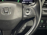 【アダプティブクルーズコントロール】クルーズコントロールの機能に加え、先行車との車間距離が近くなった際には、安全な車間距離を保ちながら先行車の車速に合わせ追従するシステムです。