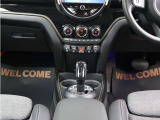 並行輸入車につきましては、米国現地法人・Mitsuoka Motors Americaと連携を取りながら、需要の先端商品を供給する体制づくりに努めており各メーカーの新車・中古車の輸入を行っております。