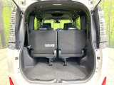 普段のお買い物や通勤、送迎等に十分な荷室スペースを確保しております。セカンドシートを倒すと、大きな荷物の積載も可能です♪