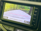 【バックカメラ】駐車時に後方がリアルタイム映像で確認できます。大型商業施設や立体駐車場での駐車時や、夜間のバック時に大活躍!運転スキルに関わらず、今や必須となった装備のひとつです!