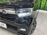 【LEDヘッドライト】悪天候や夜間走行時も良好な視界を確保し安心して運転できる高輝度LEDヘッドライトを装備!点灯速度が早く、消費電力も抑えられています。