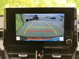 後方の状況を安全確認。狭い道や駐車時も、より安心して操作できます。運転に自信がない方にもおすすめの機能です。