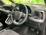 運転席からの視界は良好。操作系も直感的に操作でき、快適なドライビングをサポートします。