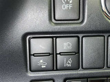 オートマチックハイビームとは、先行車や対向車のライトを認識し、ハイビームとロービームを自動で切り替える機能です。夜道の視界を確保します。詳細は販売店スタッフまでおたずねください。